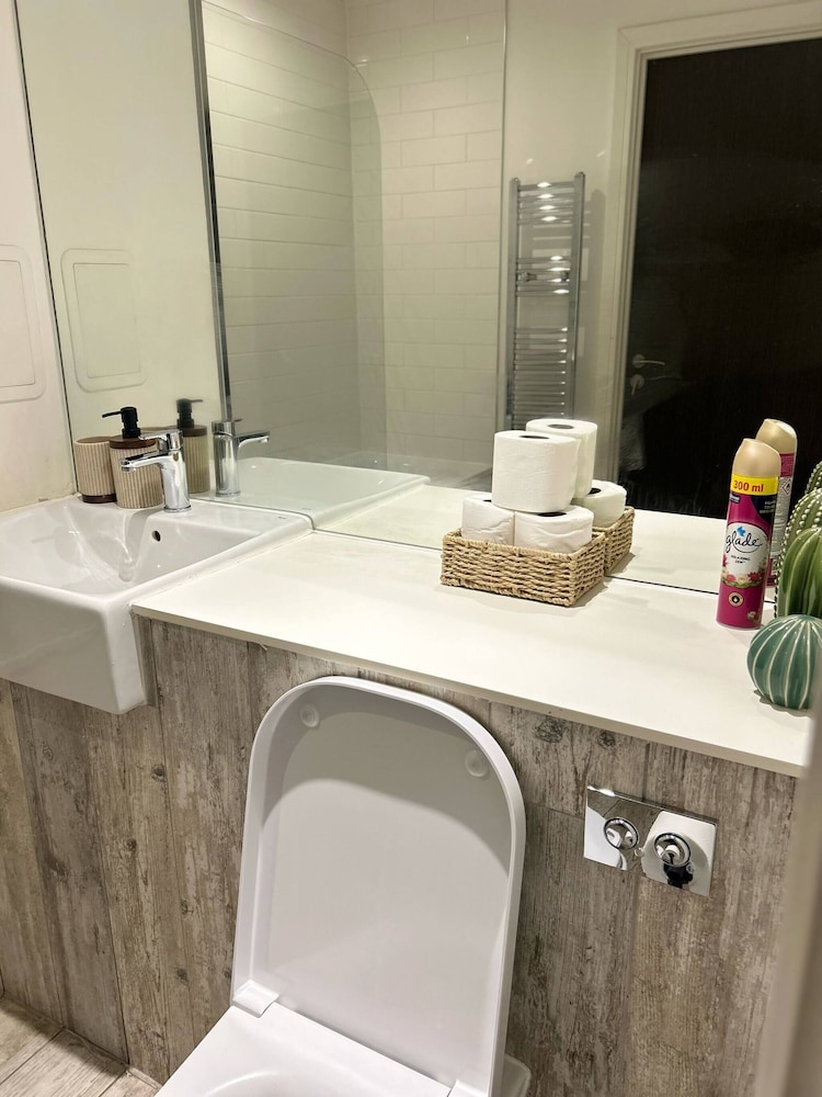The Dyche - Central Manchester Spacious Apartment - Local Attractions