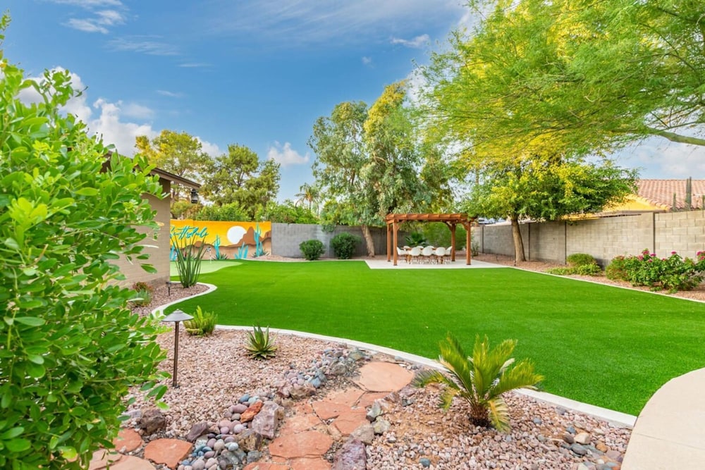 Greenway Oasis Heated Pool Spa Mural Putt Grn