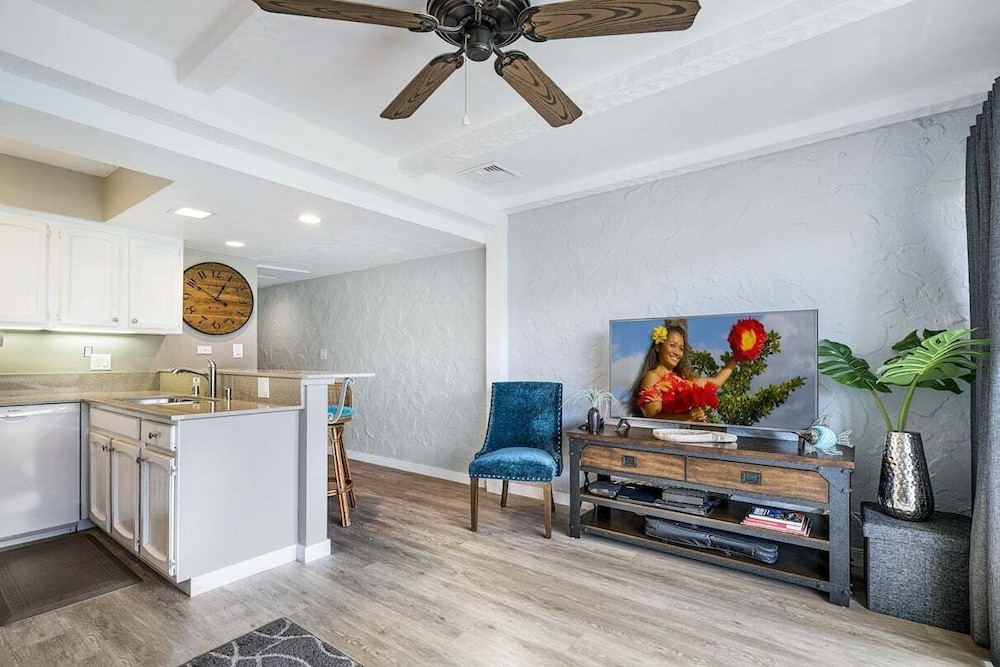 Great Location - Modern Island Condo - Vrkcv
