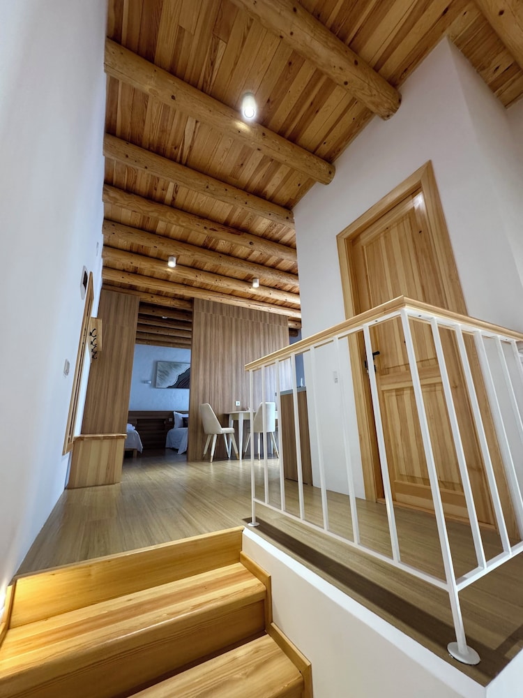 saada boutique studios