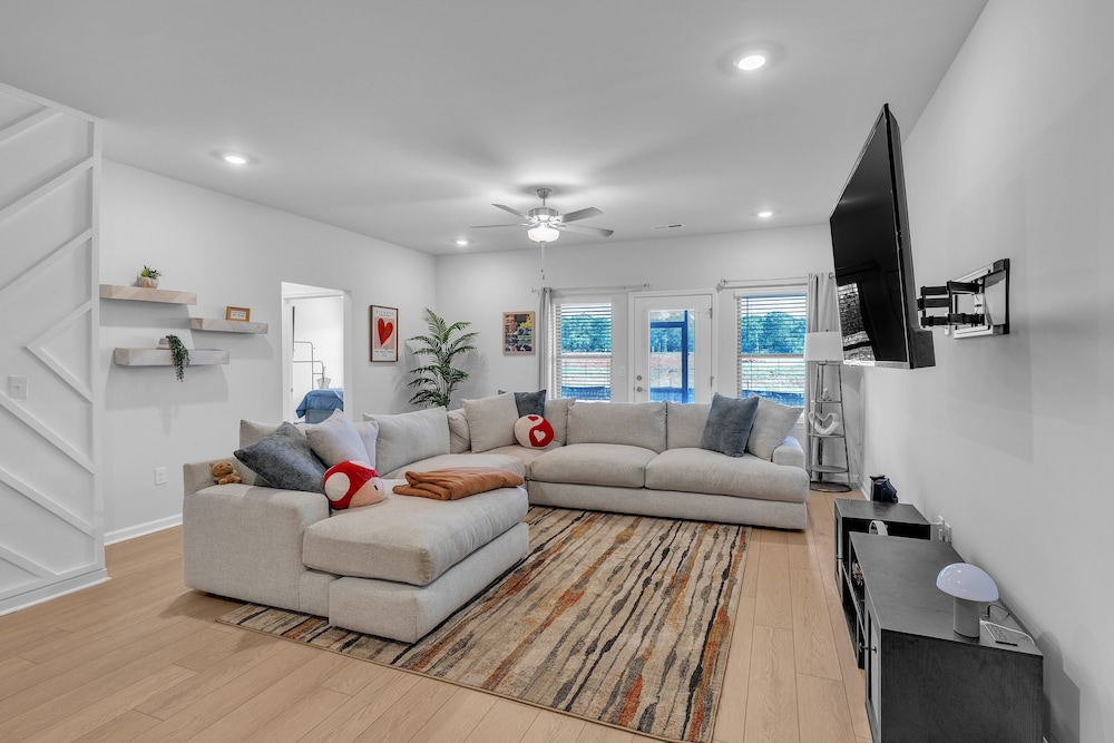 Modern Nest - Huntsville Hideaway 3 Bedroom Home