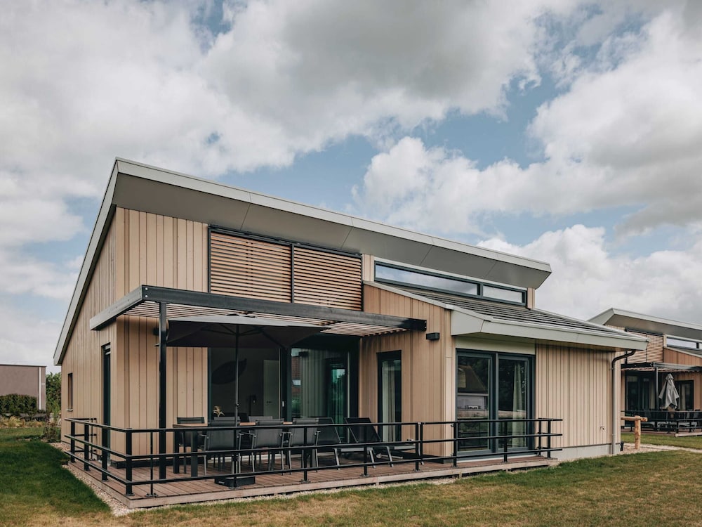 Modern Lodge Near Beach