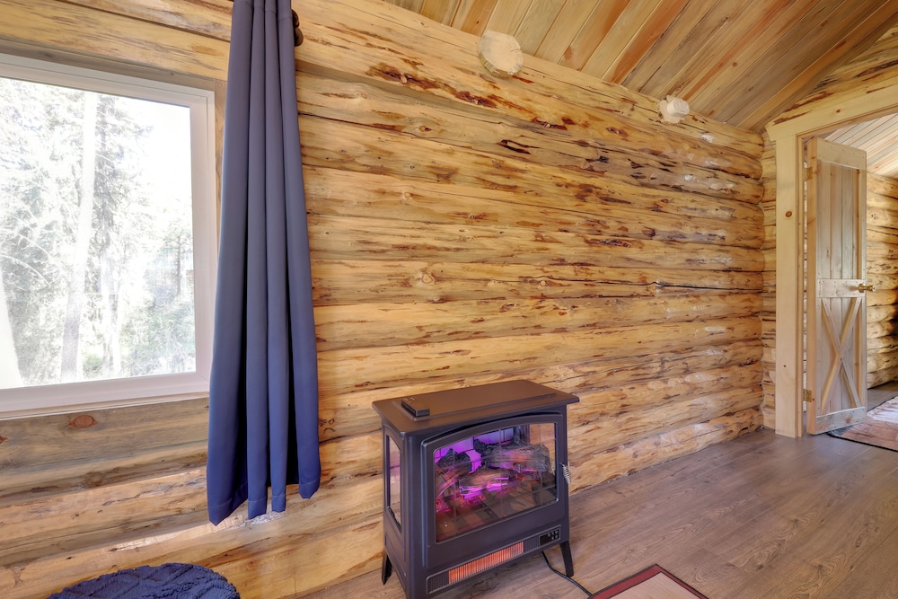 Day Trip to Glacier NP: Nature-packed Cabin!