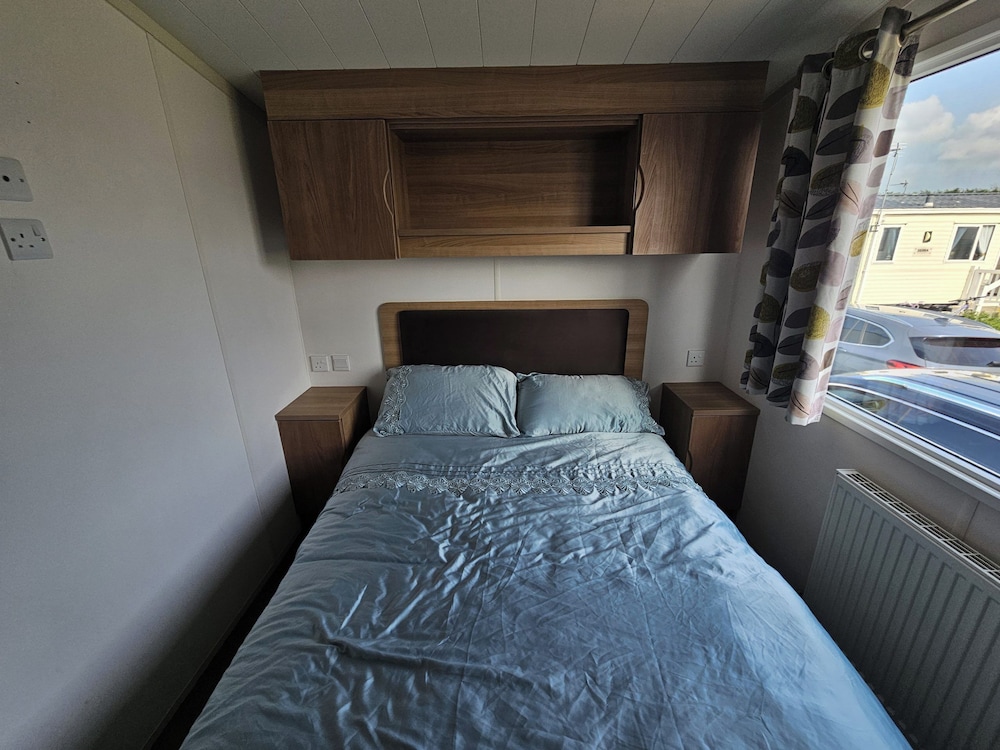 Angie 2 Bed Rhyl Robinhood