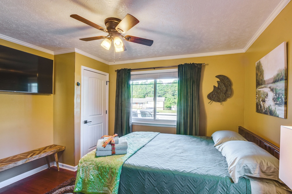 1 Mi to Fort Bragg: Family Home w/ Backyard
