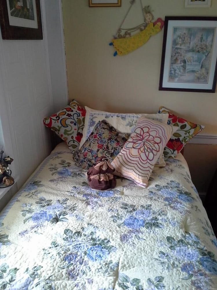 Brookside Inn At Laurens