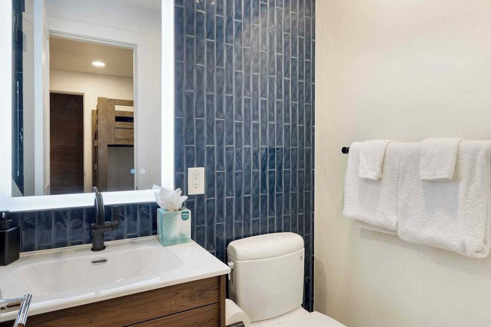 Parkside Condo by Avantstay Walk to Ski Lifts + Town Pool & Hot Tub Access