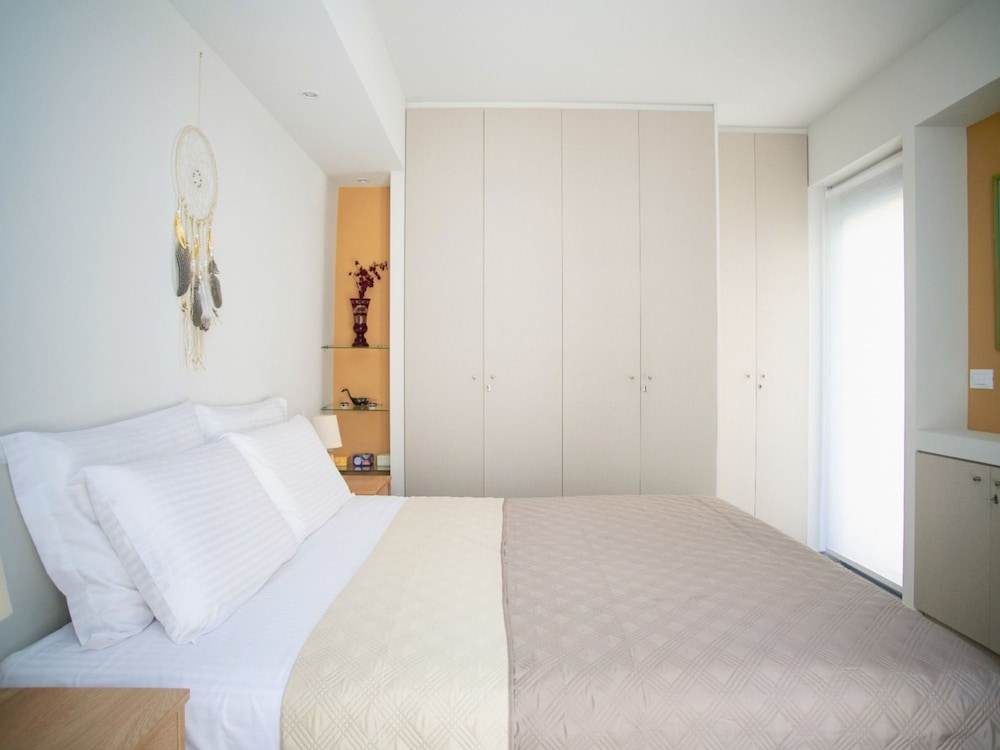 Elegant City Apartment - 250m From Solomos Square