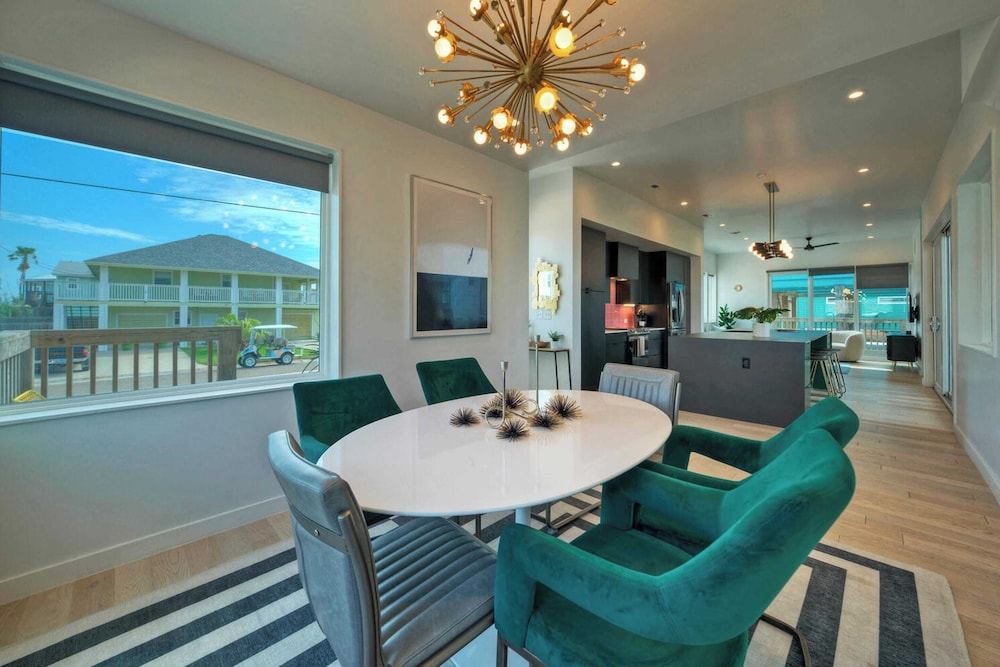Sleeps 20 2 Modern Homes w/ Private Pool, Deck+patio 3-min Walk to the Beach