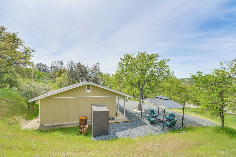 Coulterville Home w/ Gazebo Near Lakes & Hiking!