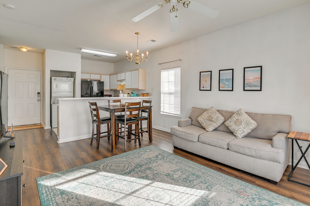 < 1 Mi to Golf: Condo w/ Balcony in Myrtle Beach!