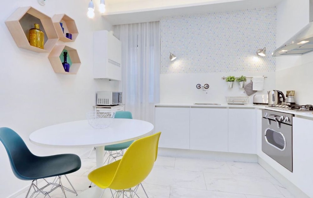 Elegant flat for 8 near Colosseum