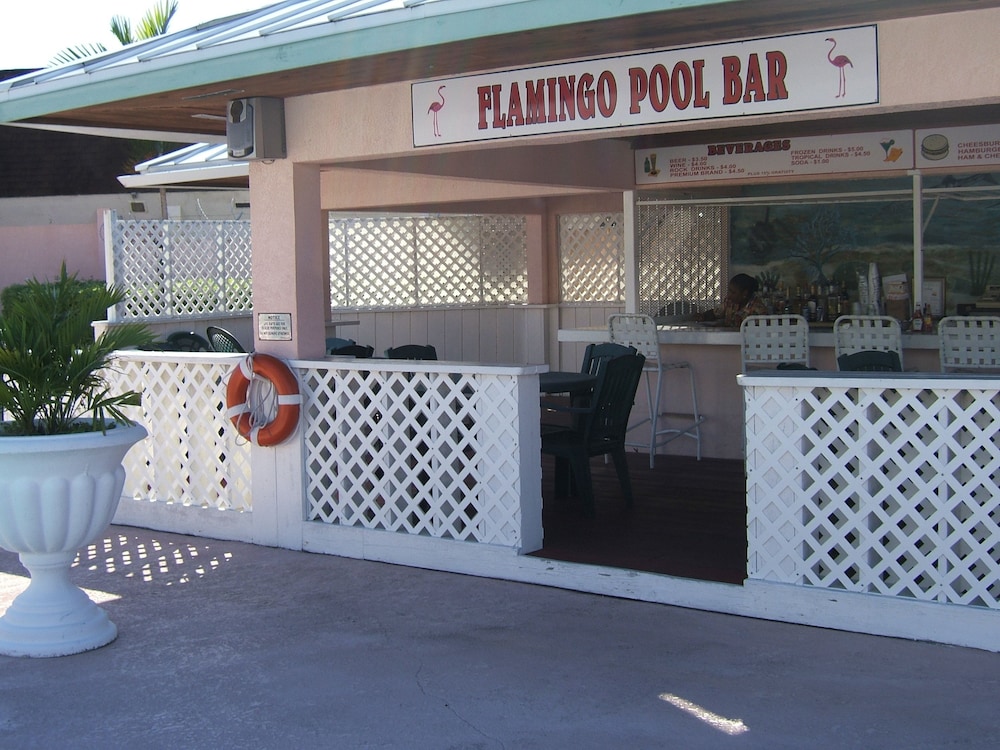 Castaways Resort and Suites - Photo 23
