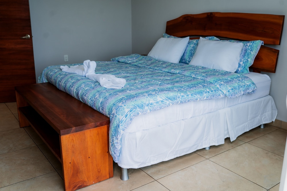 Seaside Serenity At Casa Cala Azul 3 Bedroom Home by RedAwning view 4