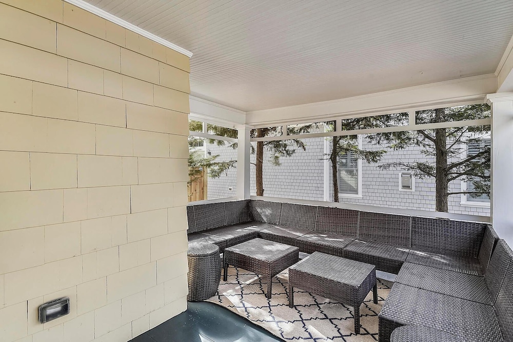 Laurel Street 108