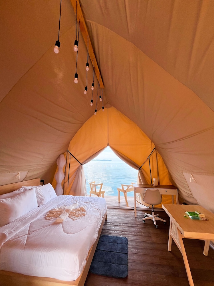 Floating Home in Reef Resort Unit 1