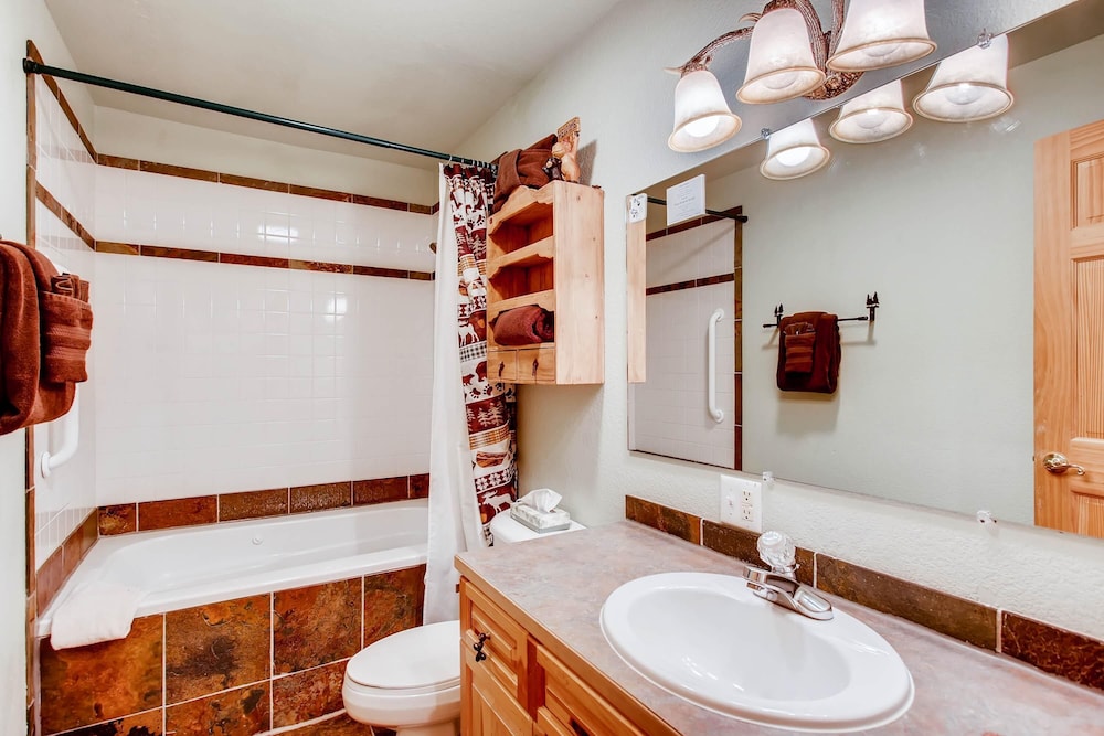 Estes Park Condos - Property Image 6