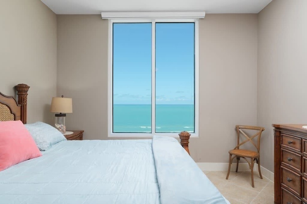 Stunning 17th Floor Spacex Direct Views Luxe 3 Bedroom Apts