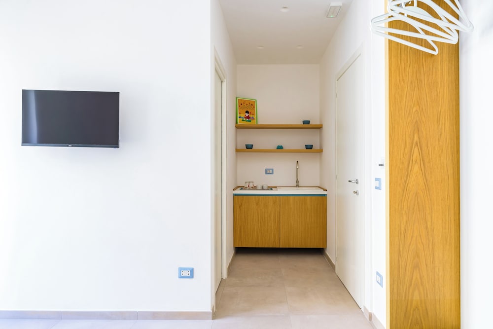 Brombeis Double Bedroom Center by Napoliapartments