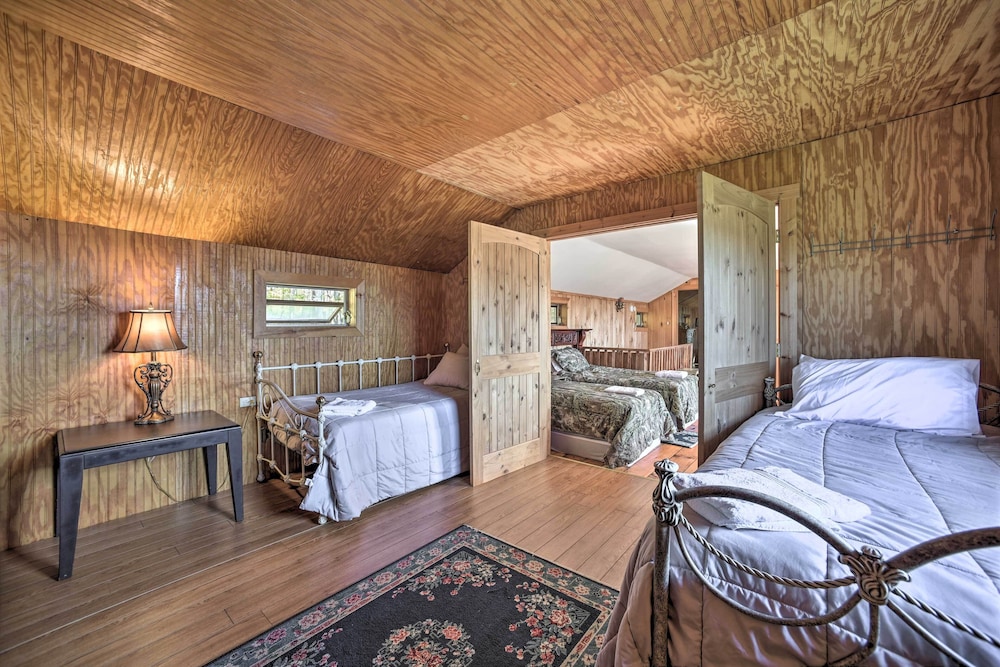 Full Private Home on 32-acres w/ Stellar Views! view 4
