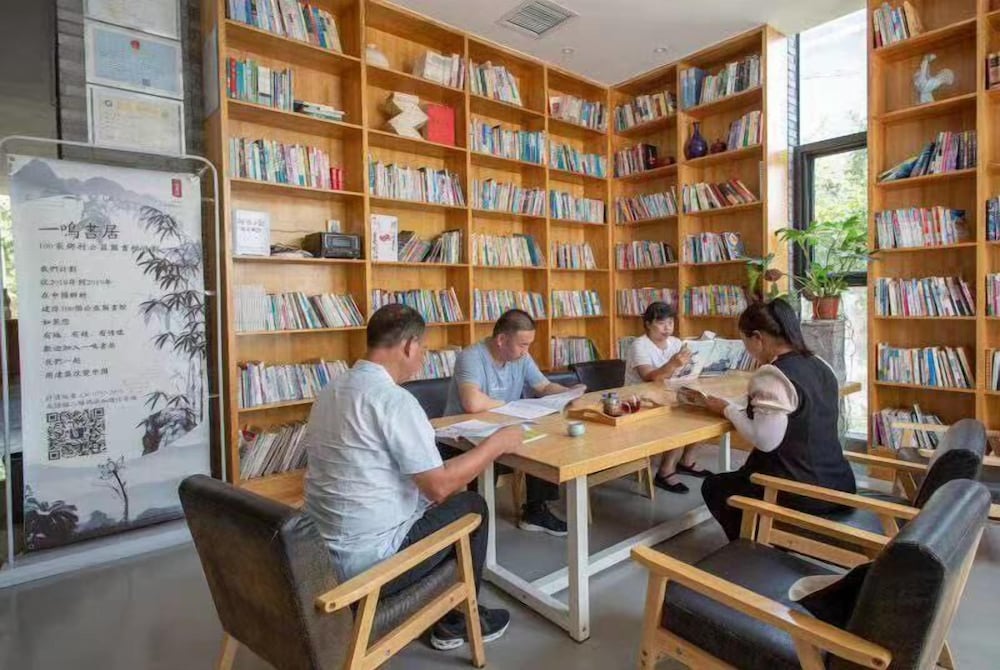 Yiming Shuju rural homestay in Jiaxian County view 2