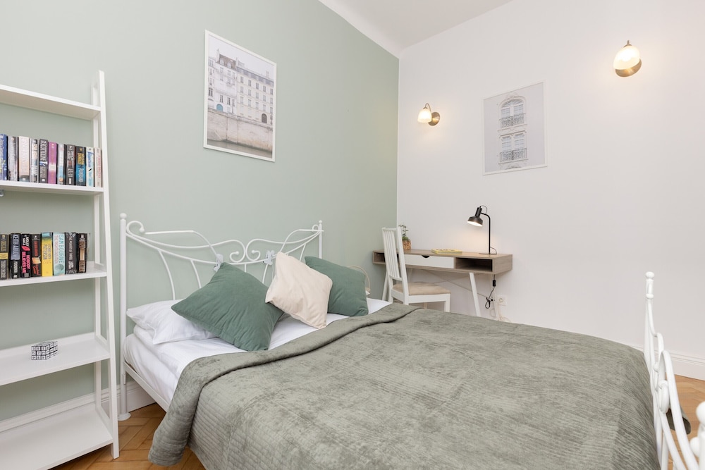 Spacious 2 Bedroom Apartment by Renters view 2