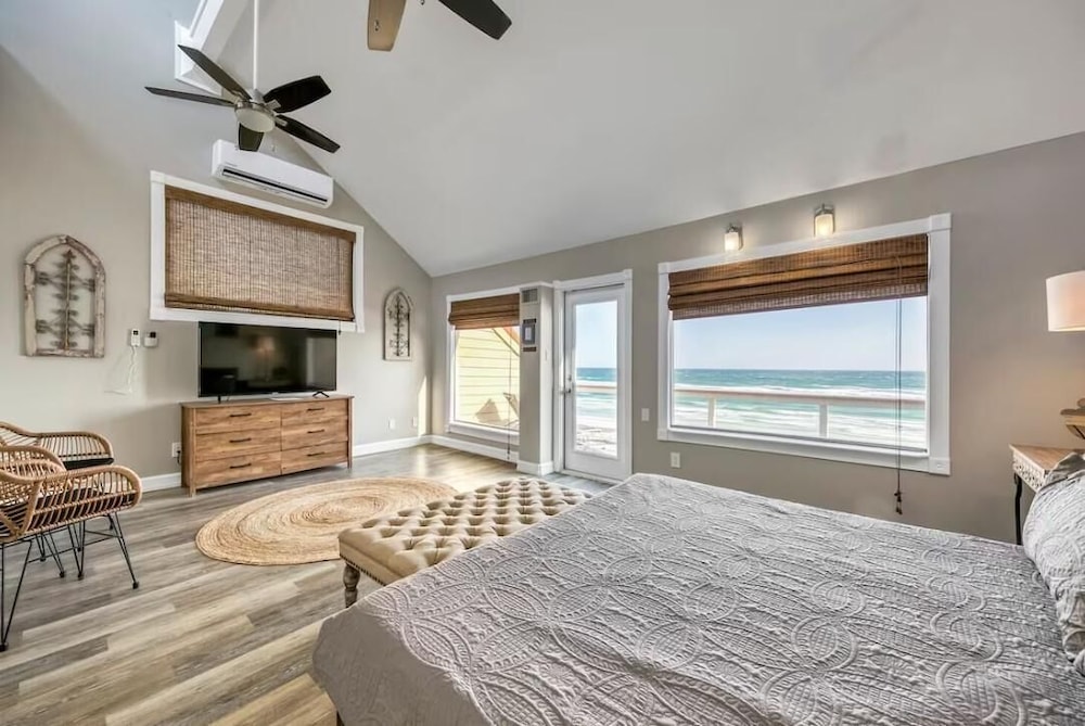 Green Reef #6- Beachfront Bliss
