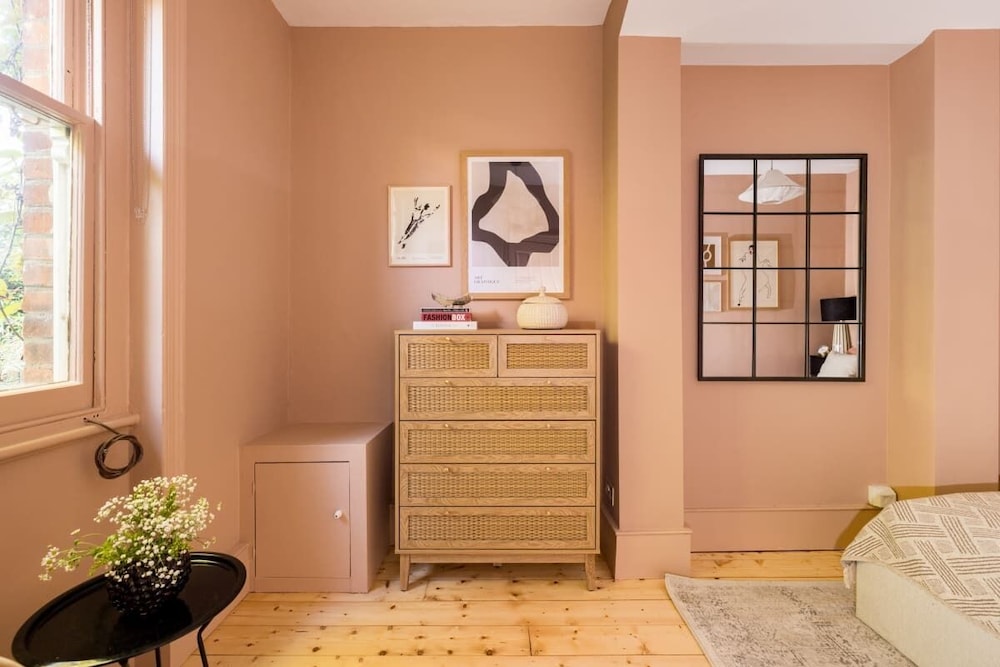 The Abinger Place - Inviting 2bdr House With Study Room & Garden