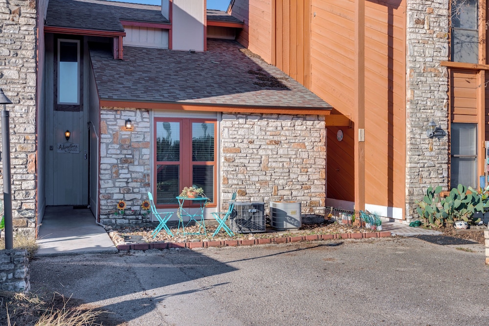 Hill Country Townhome: Close to Parks & Hiking