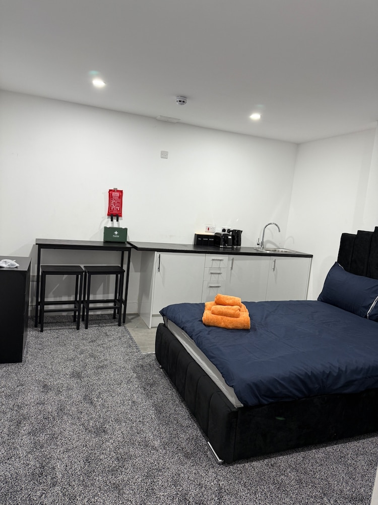 Studio - Sleeps 2 - Parking - Wifi