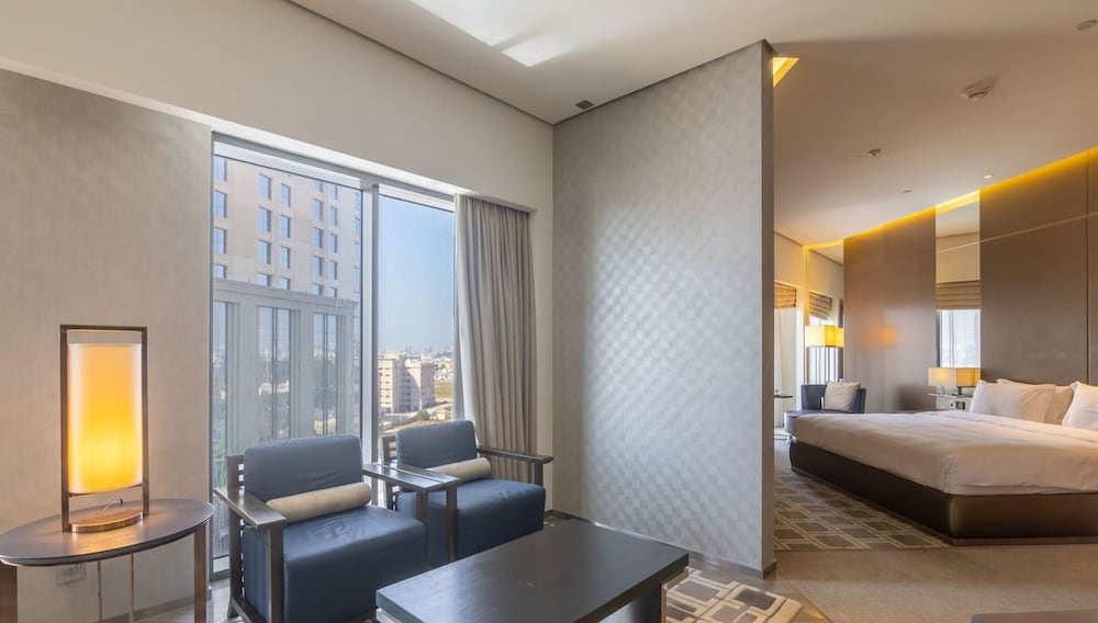 Elegant 1BR Apartment Near Dubai Frame