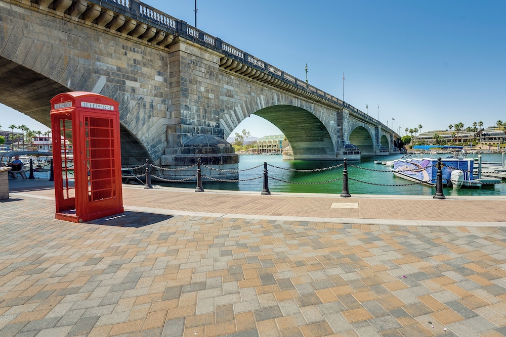 Lake Havasu Condo w/ Resort Perks - Walk to Beach