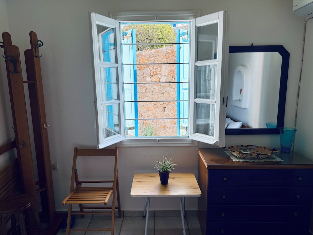 Stylish 2 Bd Escape Apt at Ornos Beach