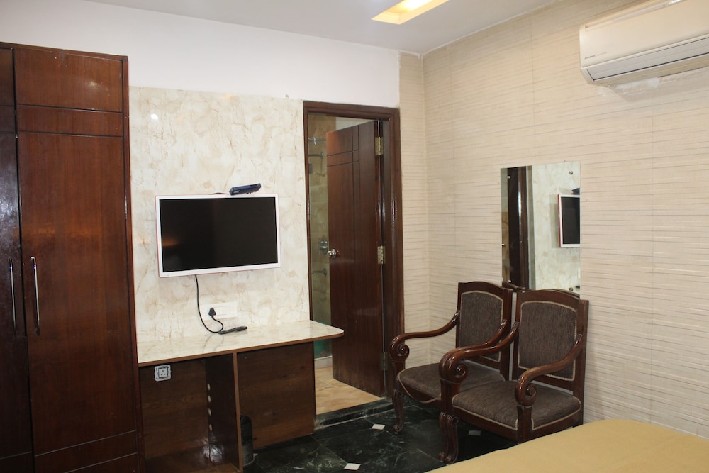 Flourish Inn Saket opposite Max Hospital