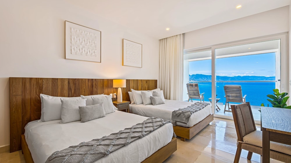 Beachfront Luxury 4BR Penthouse With Incredible Ocean Views
