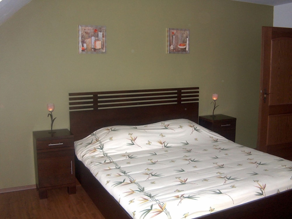 Large Luxury House with Sauna & Hot Tub in Giant Mountains near ski Area view 4