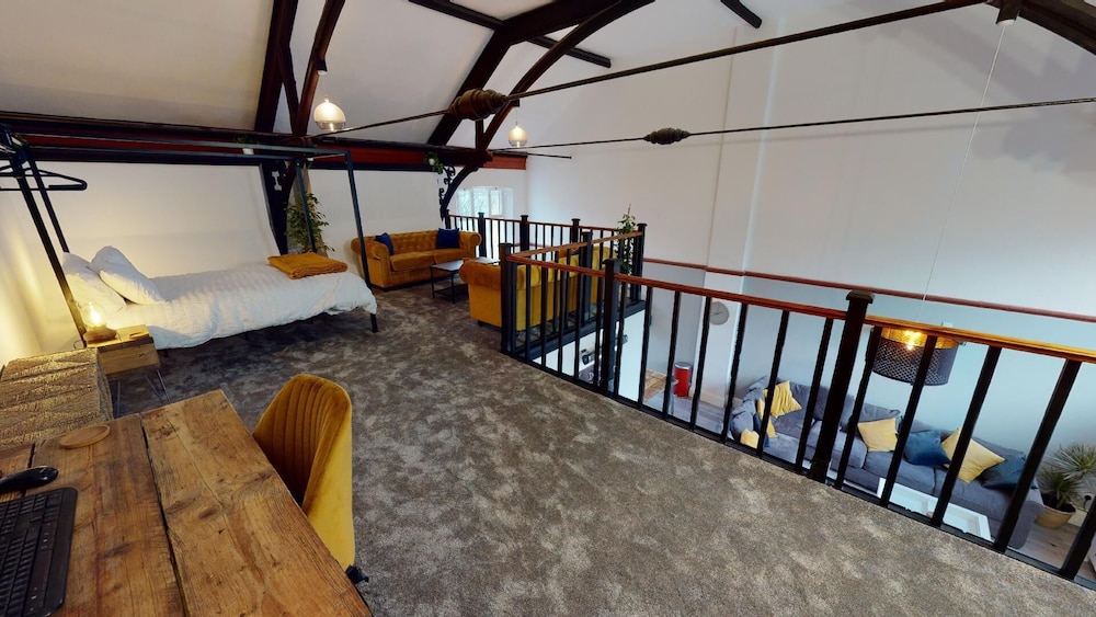 Hu1 Boutique City Apartment - Sleeps 6 view 4