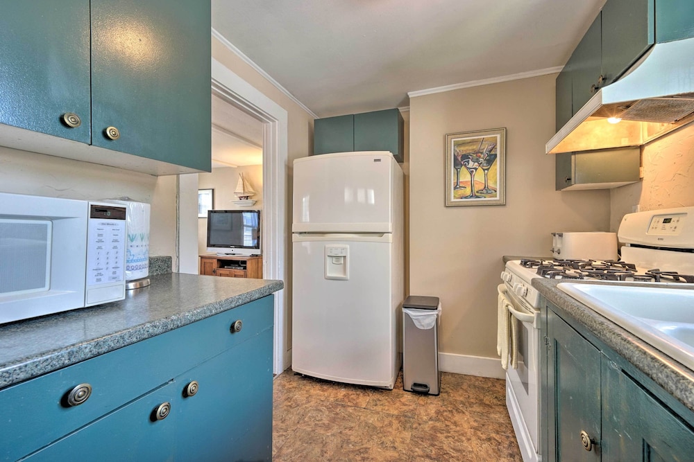 Provincetown Apartment, Steps to Commercial Street