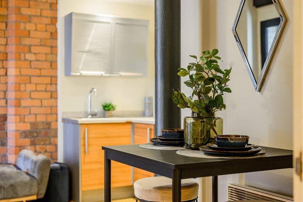 Host Apartments Queen Square Apartment