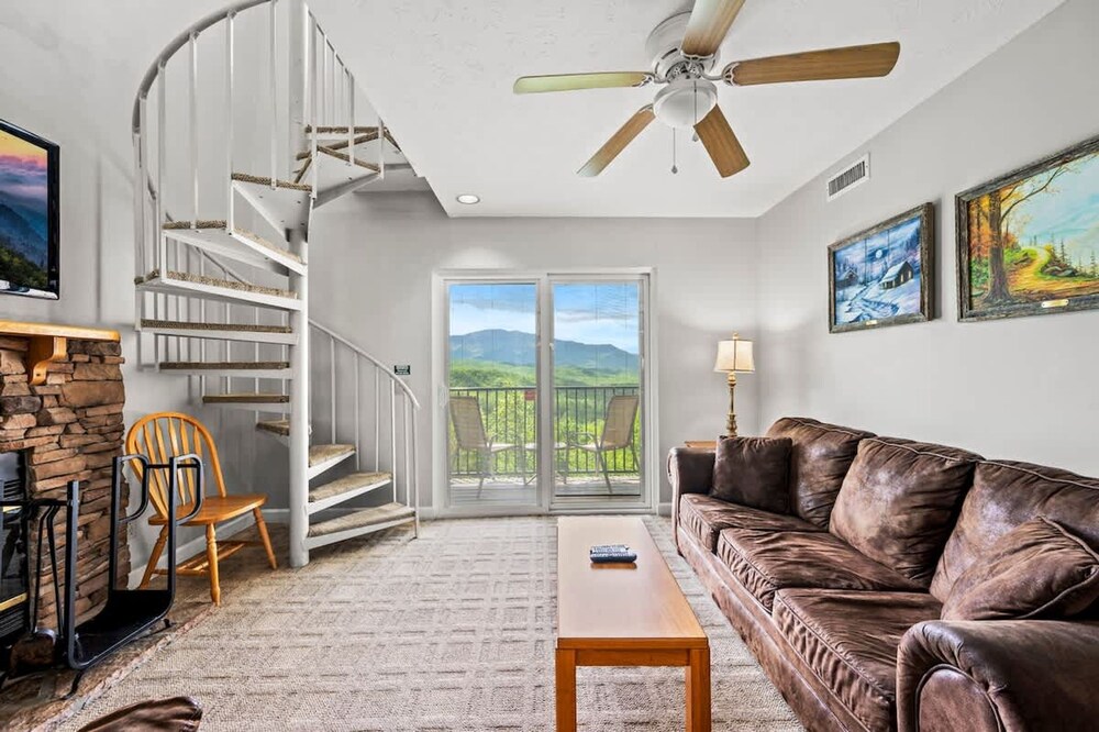 Sleeps 6 Mountain Views Heated Pool Playground