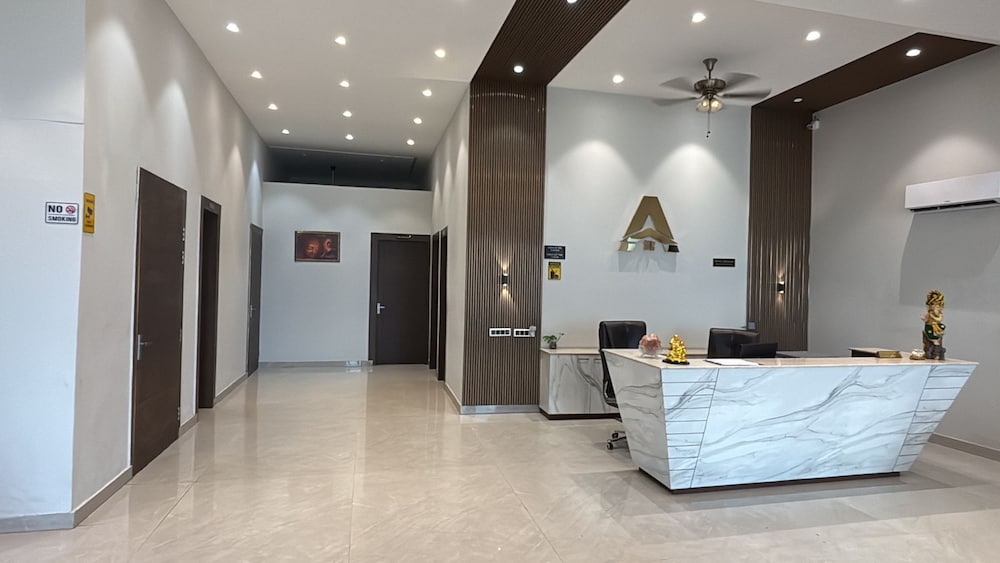 Ambaram Hotel & Resort