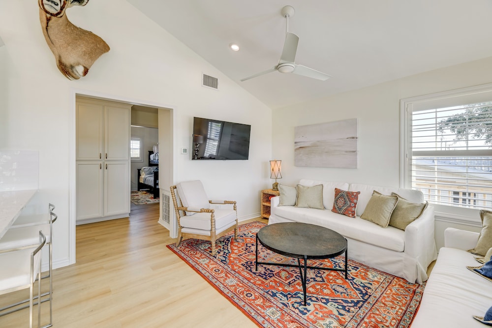 2 Mi to Beach + Fishing Pier: Gulf Coast Retreat