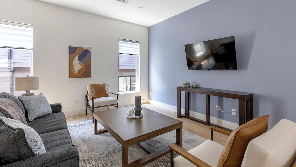 Landing Apartments - Downtown Dallas