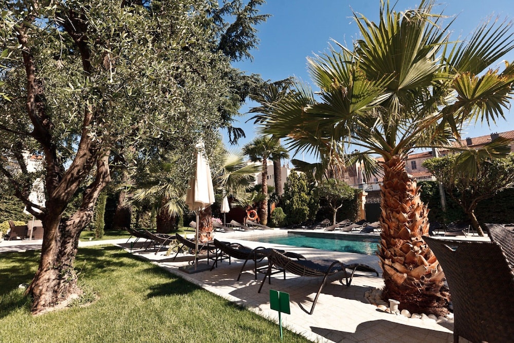 Terrace Apartment in Cannes