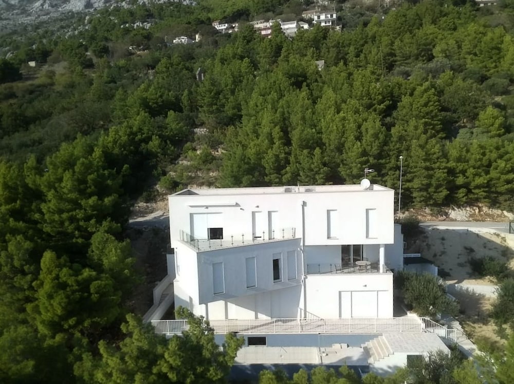 Luxury apartment INA view 4