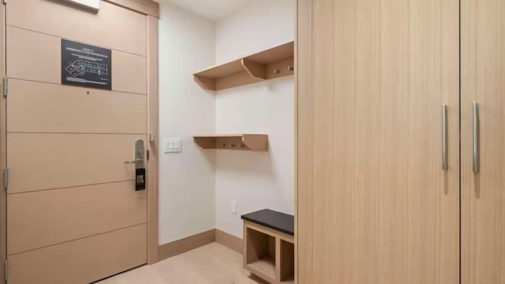 Modern 1 Bedroom Luxury Ski In, Ski Out Residence in Snowmass Base Village
