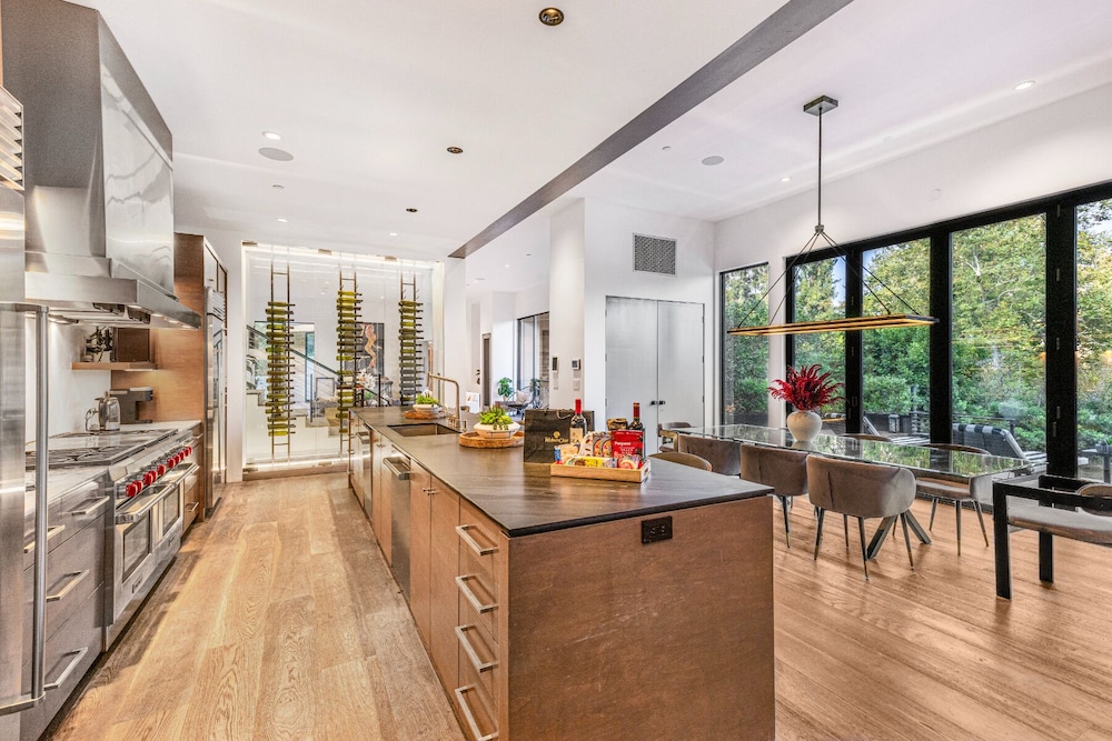 Beverly Glen Hillside Haven - Image 5