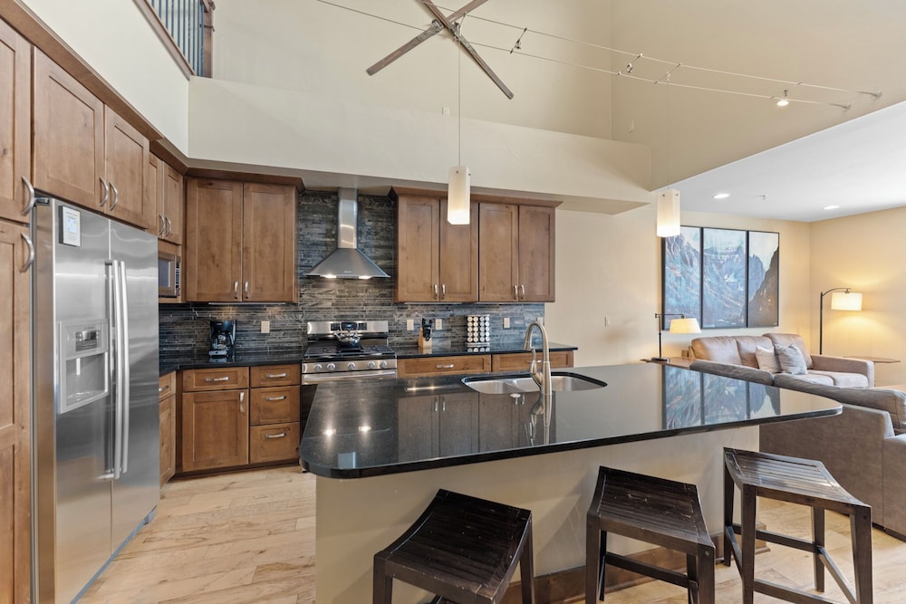 Watertower Place Condos Unit 202, Building B