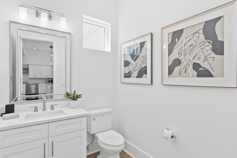 30A Salt & Solace Pool, Golf Cart, Hot Tub + Outdoor Kitchen