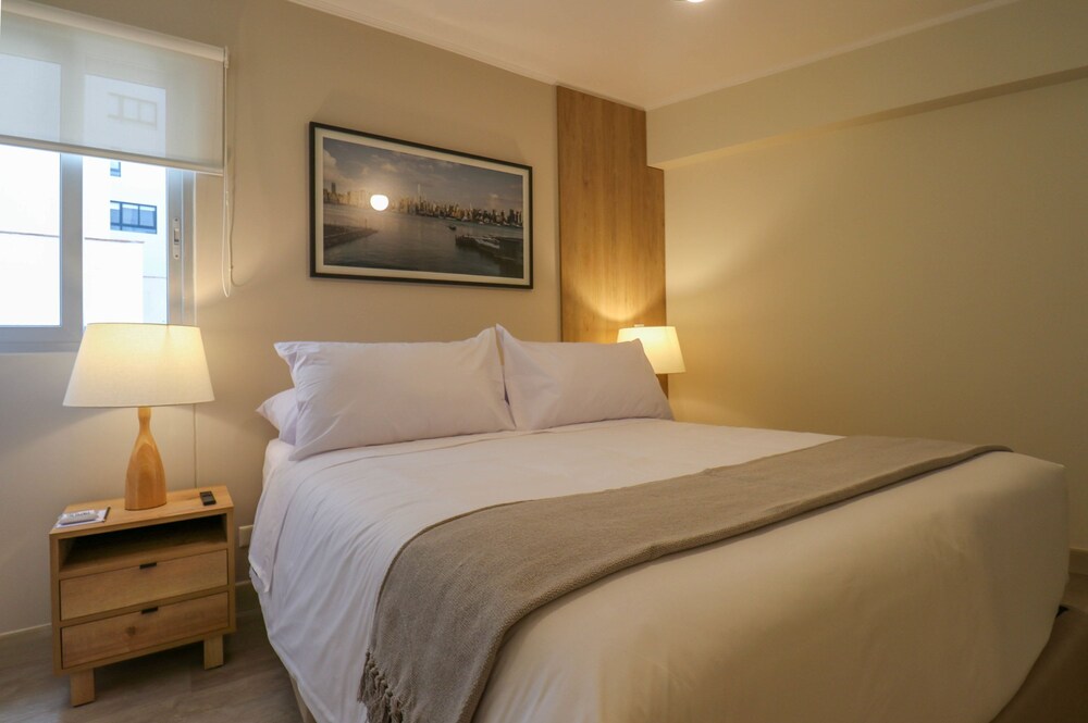 w Breathtaking 2BR With Balcony in Miraflores